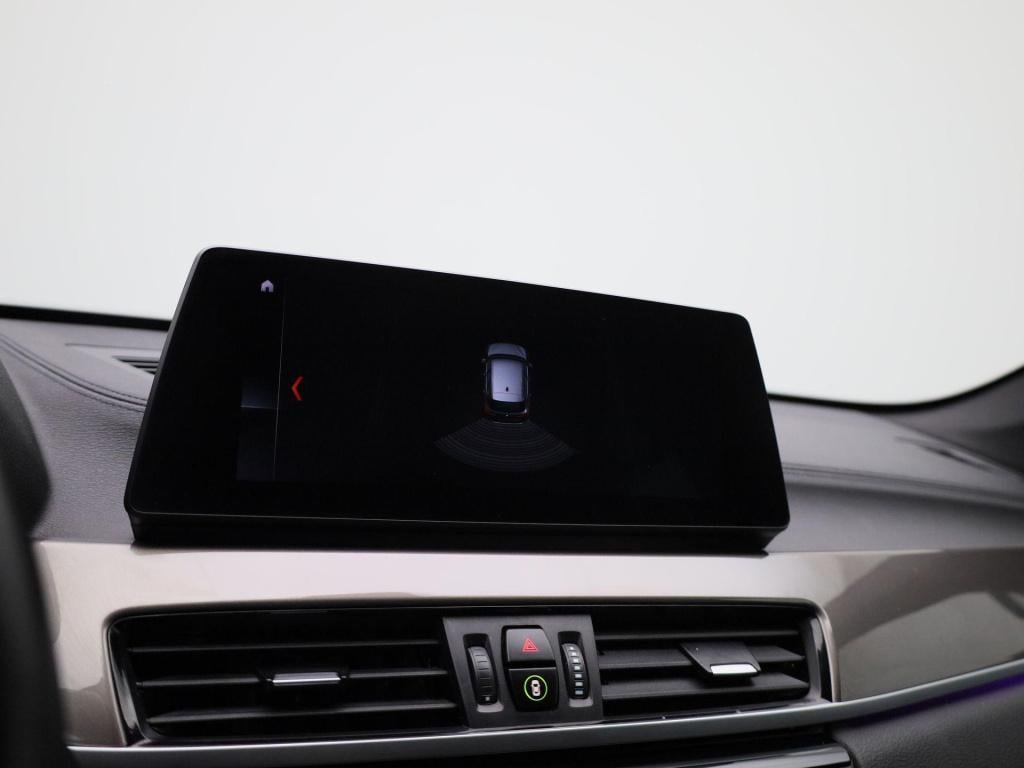 BMW X1 sdrive18i business edition | automaat | navigatie | head-up display