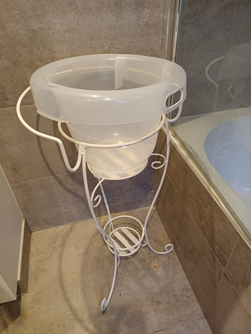 Tummy tub met standaard