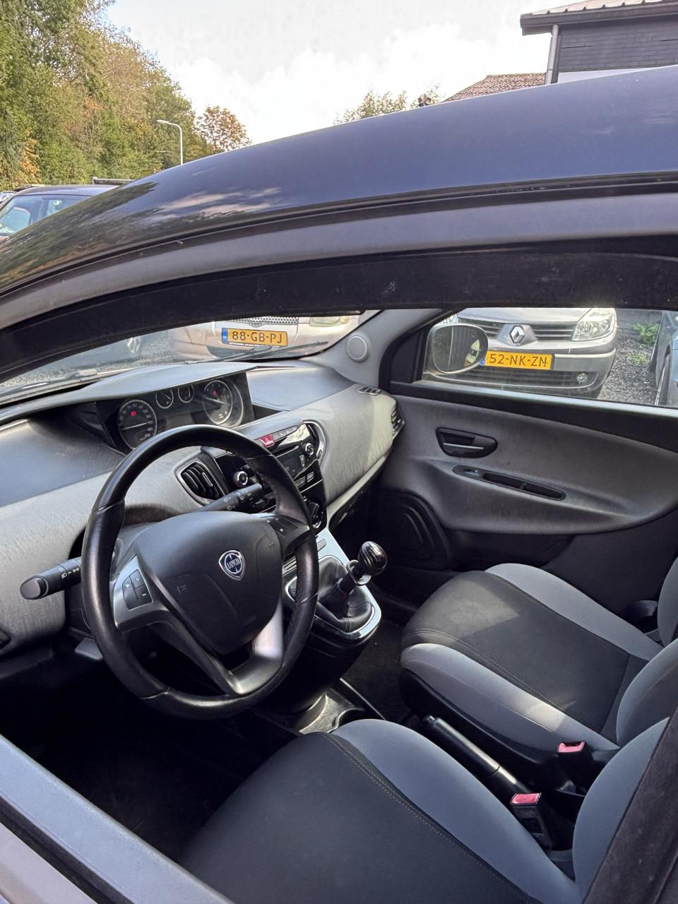 Lancia ypsilon