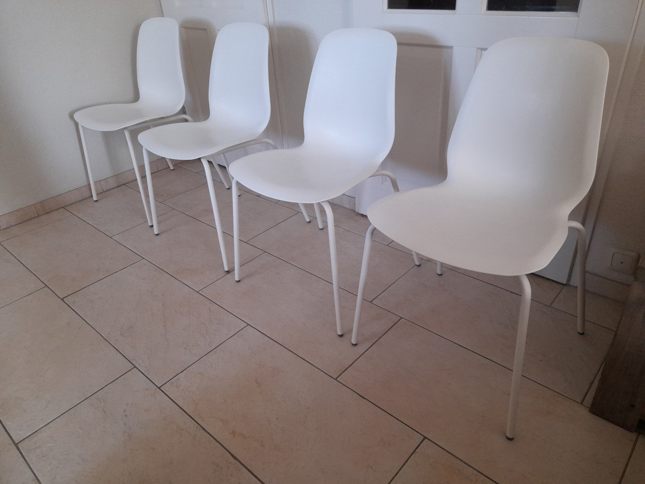 4 nette stoelen (in goede staat )
