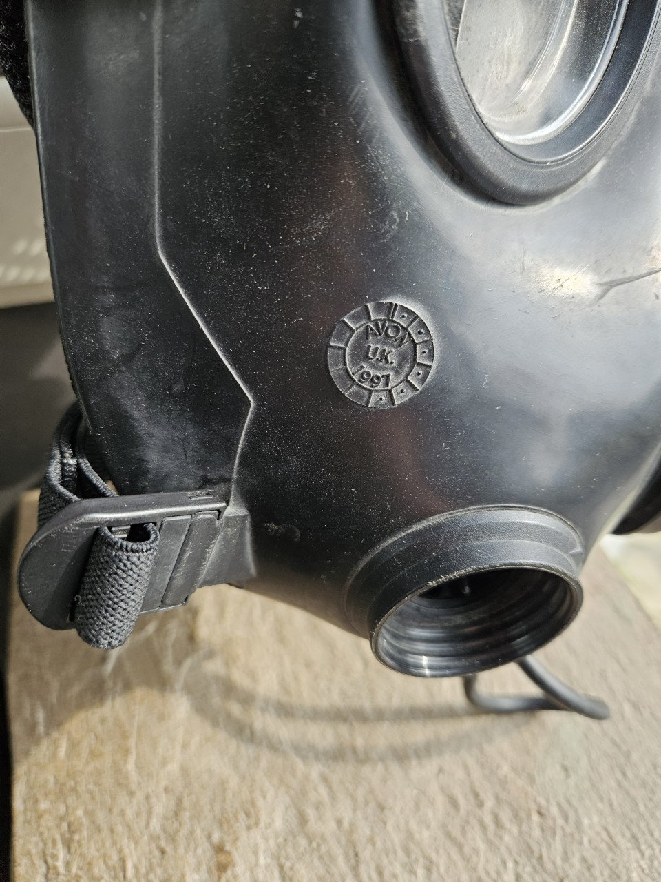 Mooie militaire gasmasker Avon FM 12 NBC in goede staat...