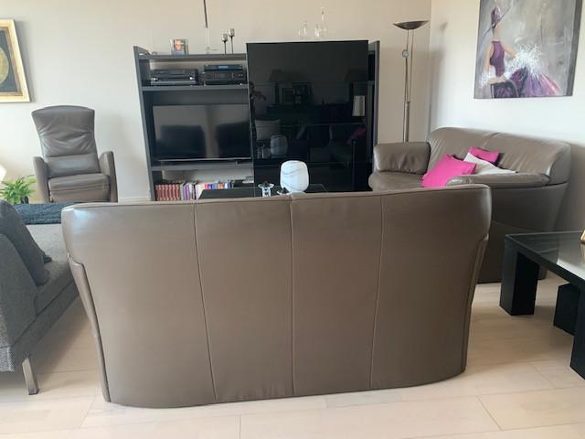 TE KOOP  prachtige leder 2½ zits bank Taupe kleur merk JORI