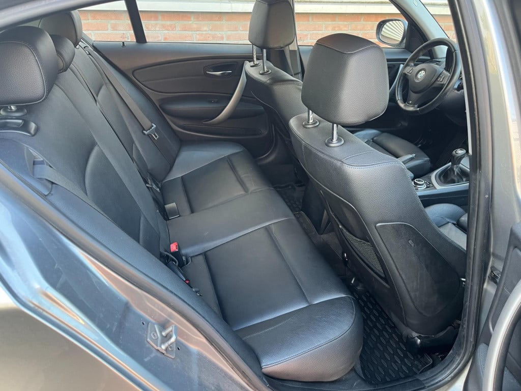 BMW 1 Serie 116i business line ultimate edition | m pakket | leder | trekha