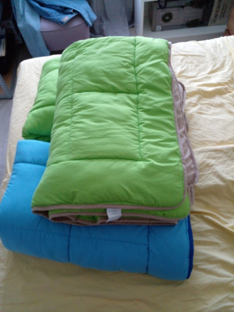 Wasbaar winter dekbed en overtrek ineen.3x 140 cm x 200 cm.