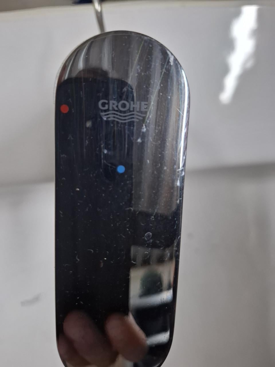 NETTE WASTAFEL MET GROHE MENGKRAAN