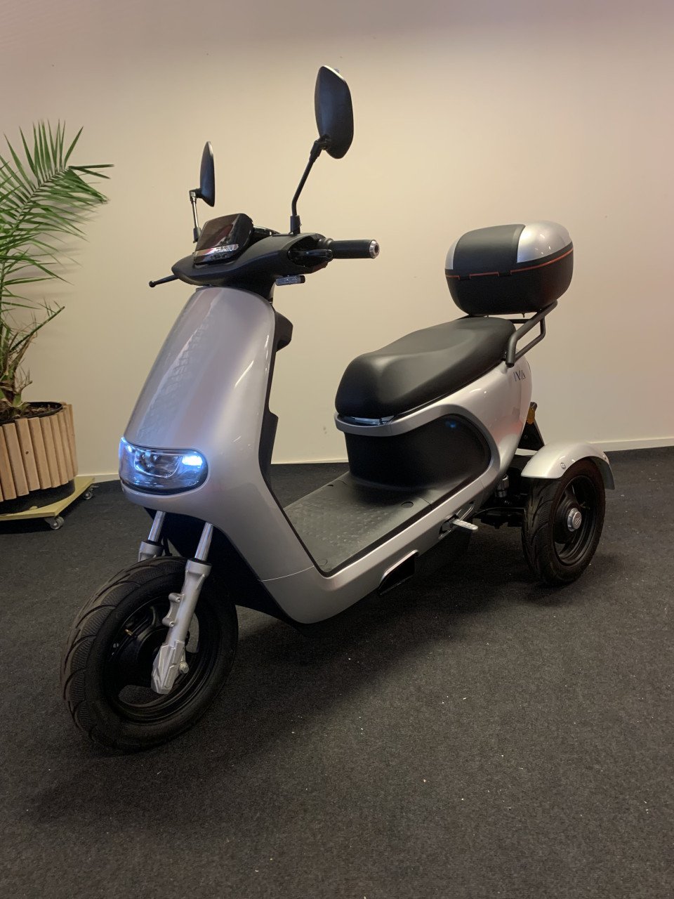SUPER AANBIEDING DE IVA T3 EN TR3 NU 1995,= RIJKLAAR