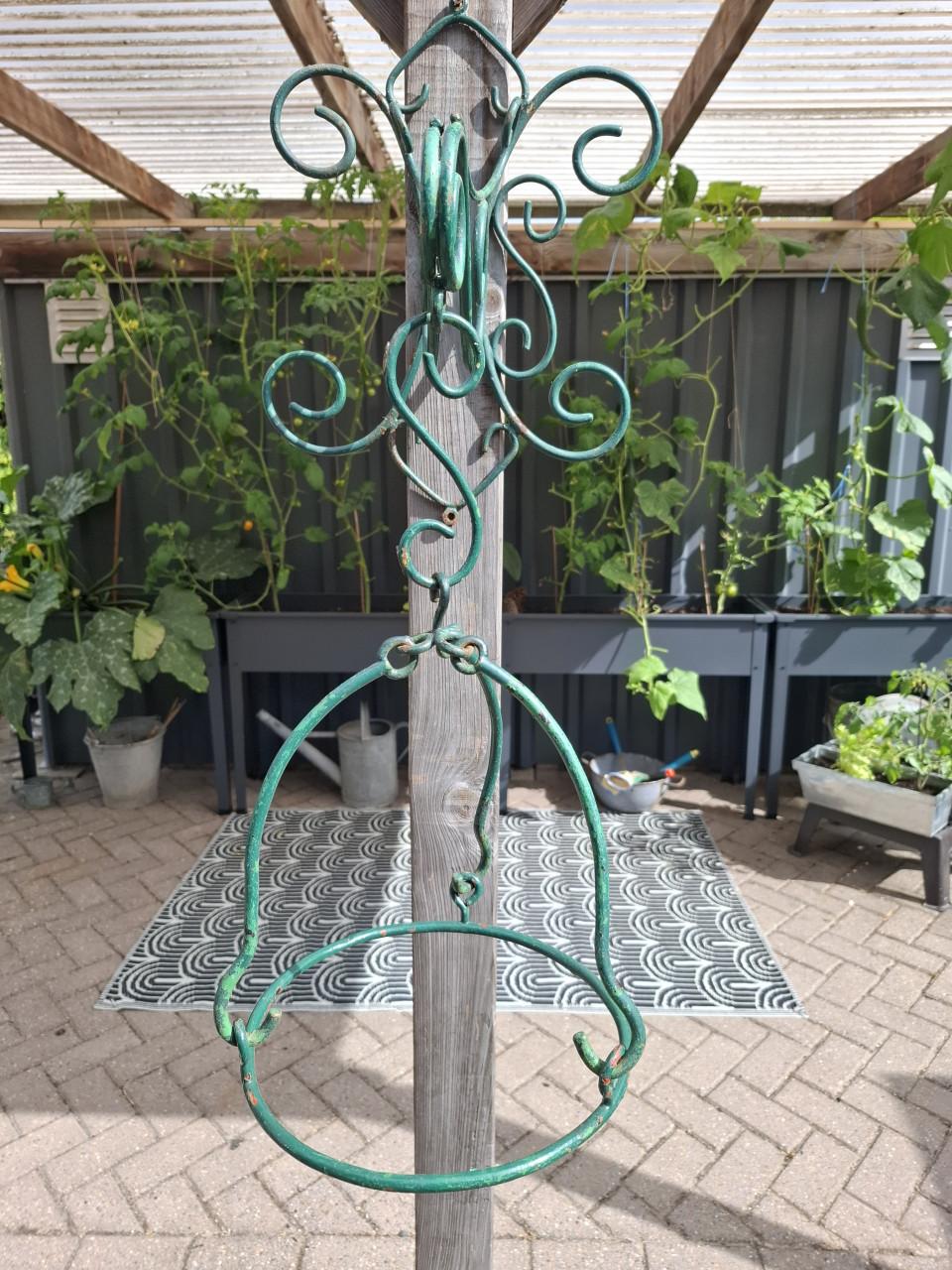 Set van 2 gietijzeren plantenhouders