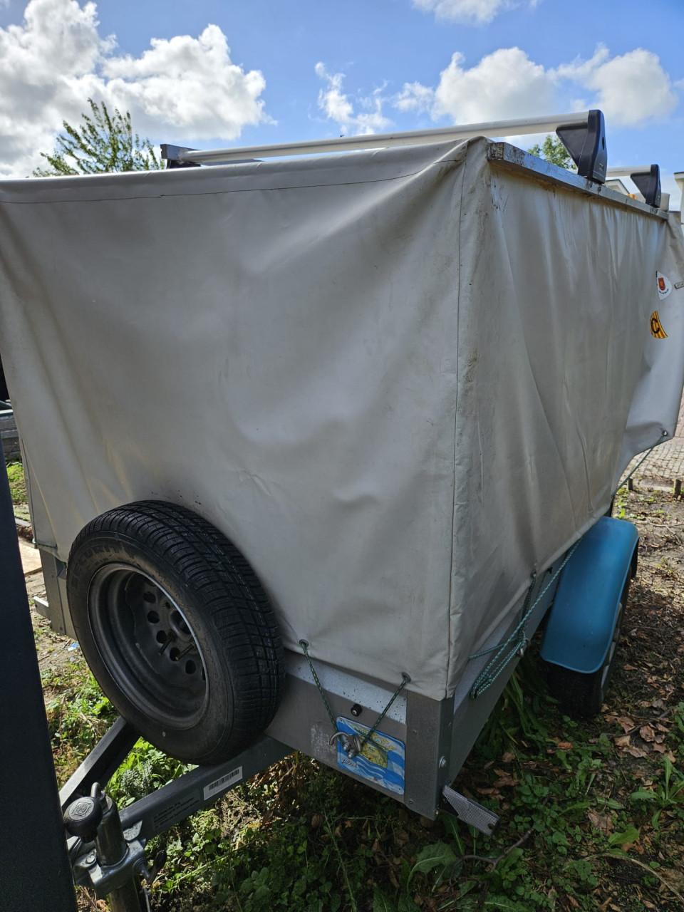 Aanhangwagen (Stema) met huif