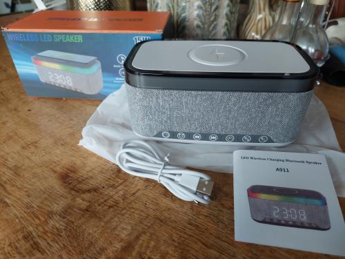 Nieuwe draadloze LED bleutooth speaker/klok/radio
