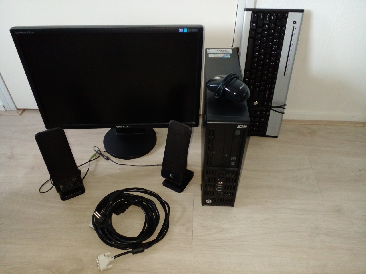 Complete pc set Intel i7 / wifi / monitor/ boxjes / tb/muis.