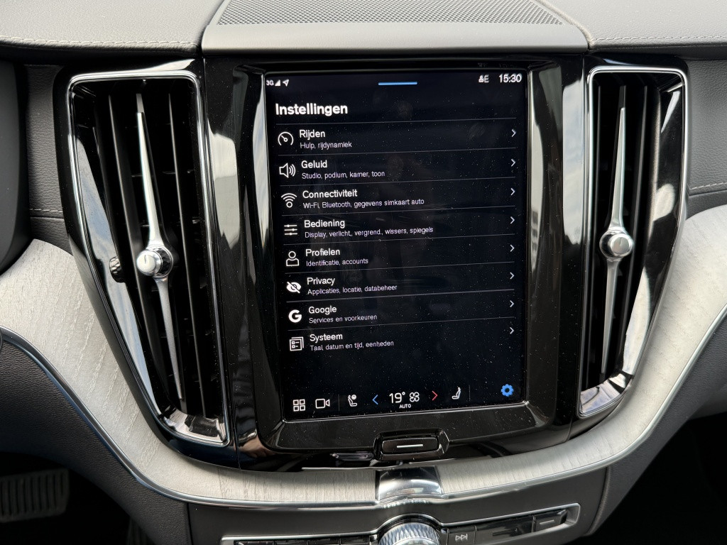 Volvo XC60 t8 455pk recharge ultra dark| full options ! luchtvering b&w sou