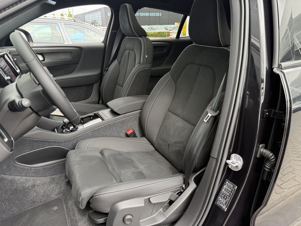 Volvo C40 extended plus 82 kwh | trekhaak| pano| achteruitrijcamera| stoel