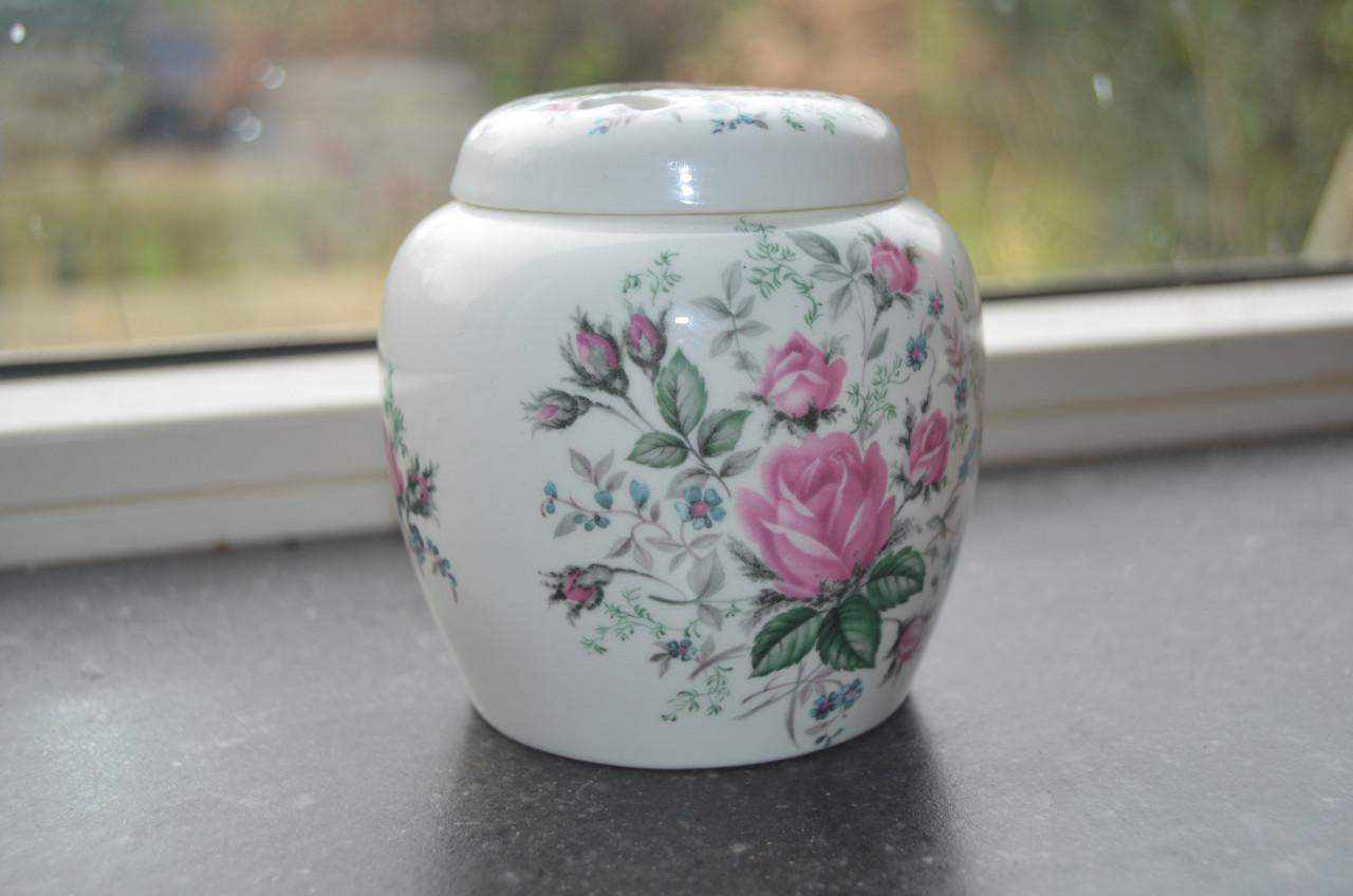 Roy Kirkham Staff. bone China potpourri potje