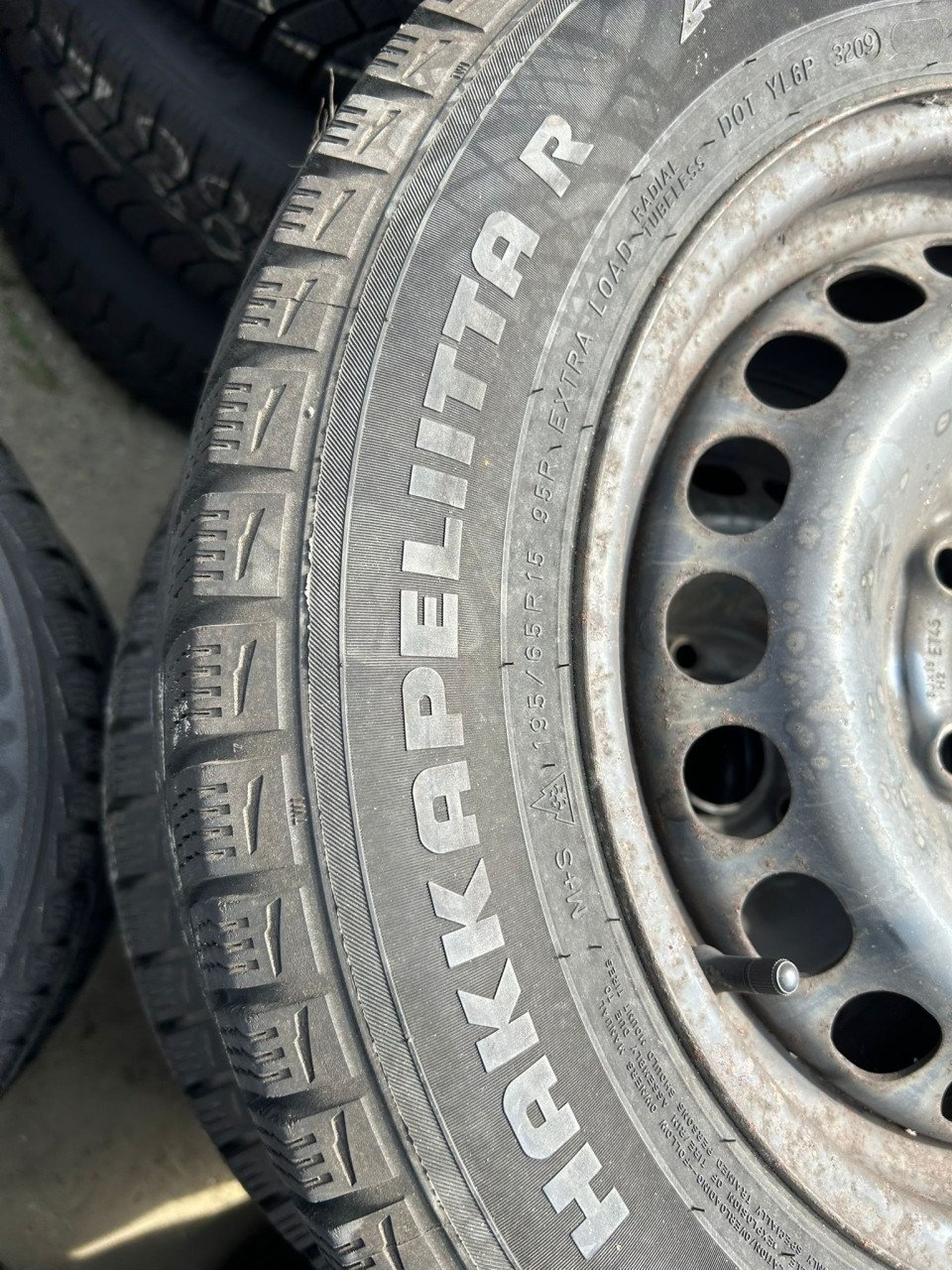 AUDI STALEN VELGEN MET NOKIAN HAKKAPELITTA R BANDEN