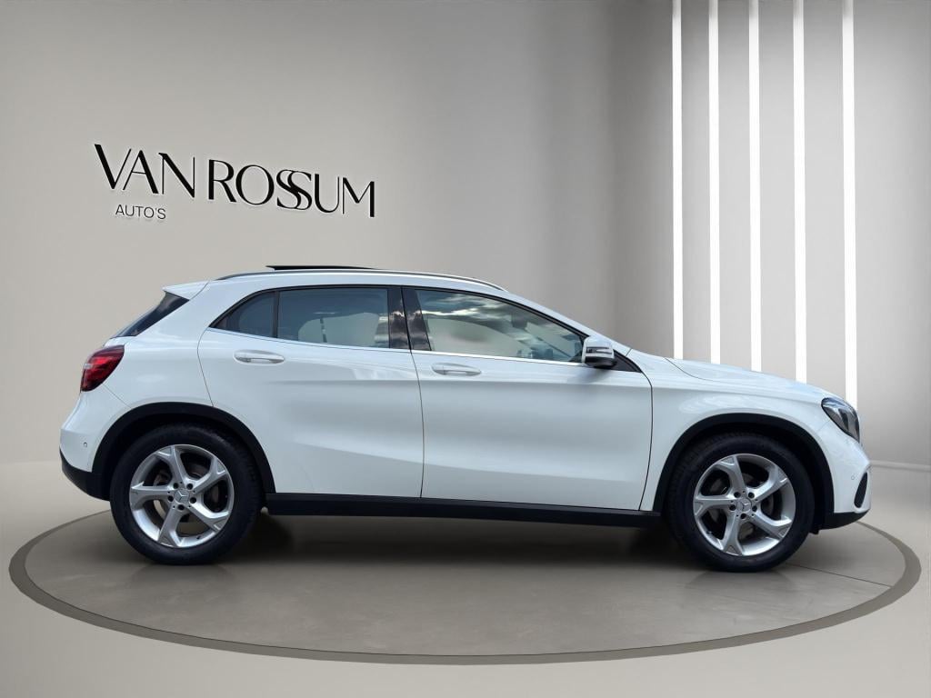 Mercedes-Benz Gla-klasse 180 premium | pano | leder sportstoelen | camera |