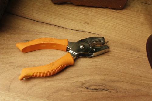 Tang om iets te bevestigen??