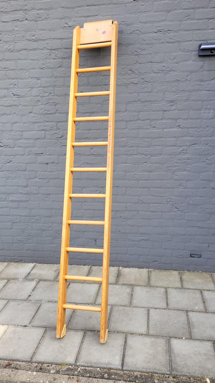 Houten ladder 235 cm (zeer fraai)