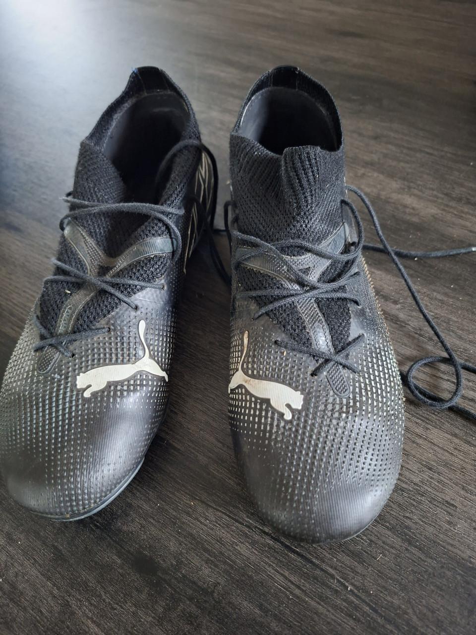 Voetbalschoenen 2x maat 37 en 38