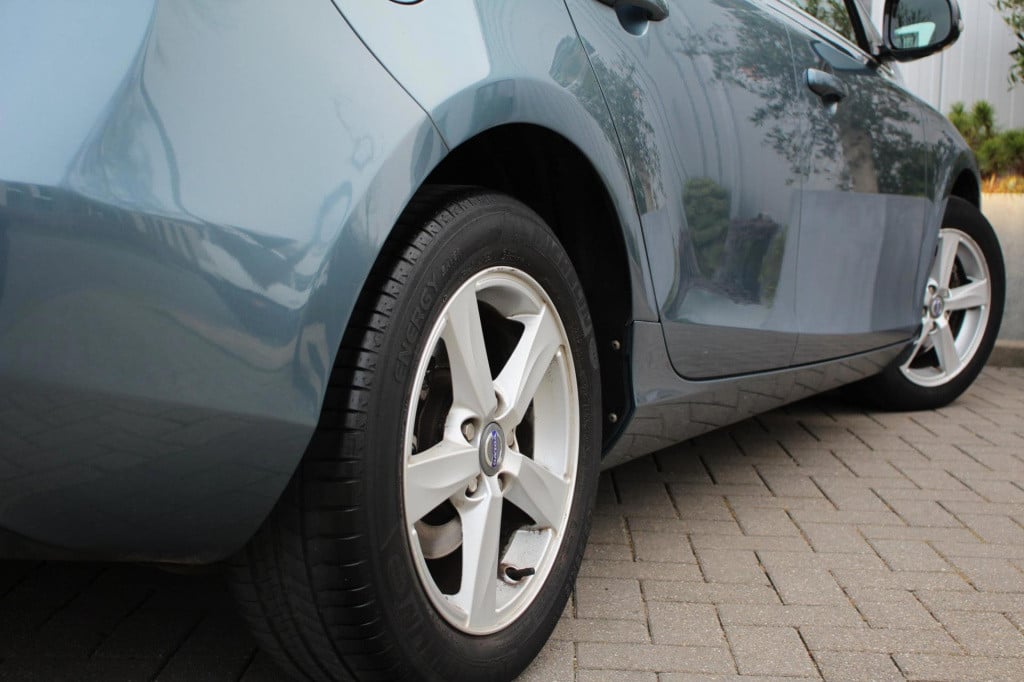 Volvo V40 1.6 t3 momentum -xenon - trekhaak - navi - achteruitrij camera - 