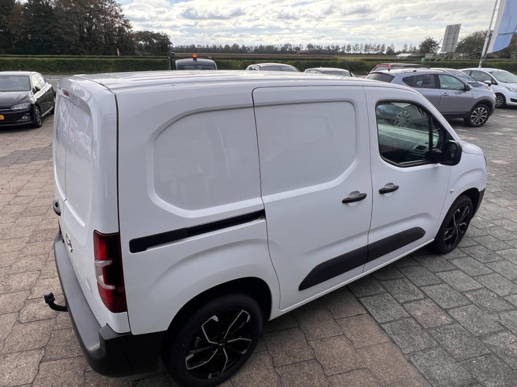 Opel Combo 1.5d l1h1 edition, trekhaak enz...