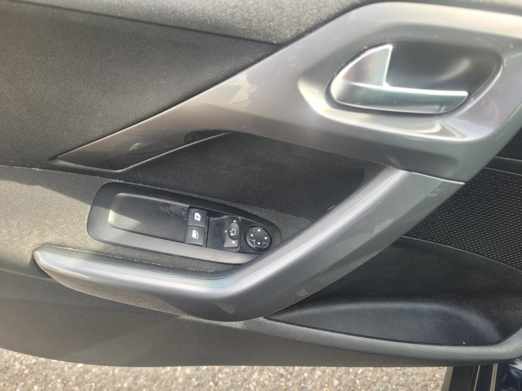 Peugeot 2008 1.2 puretech blue lion carplay