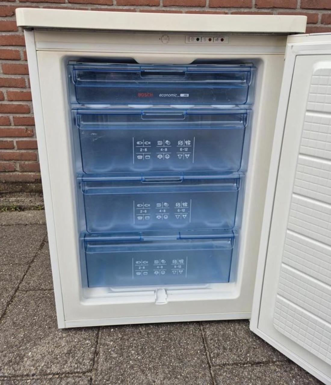 Bosch tafelmodel vrieskast 120 liter 85x60 cm.