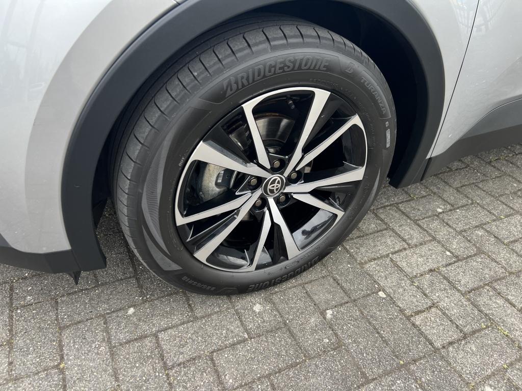 Toyota C-hr 1.8 hybrid 140 dyn