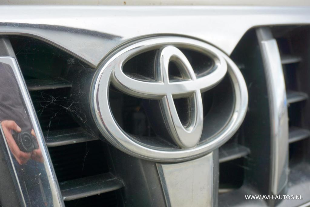 Toyota Land Cruiser 3.0 d-4d vx hr blind van, differentieel maakt herrie!!