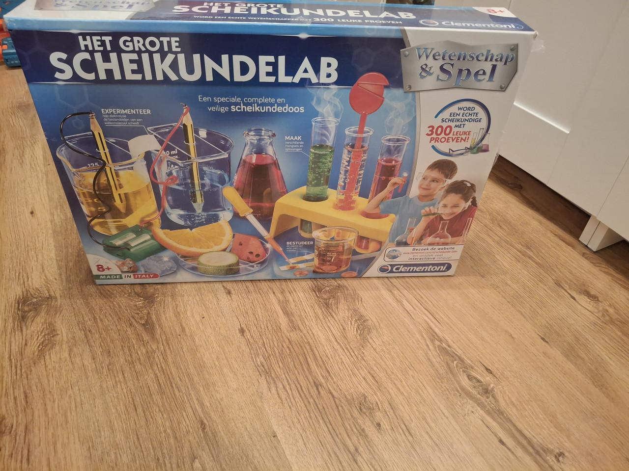 Nog nieuw science en wetenschapspel