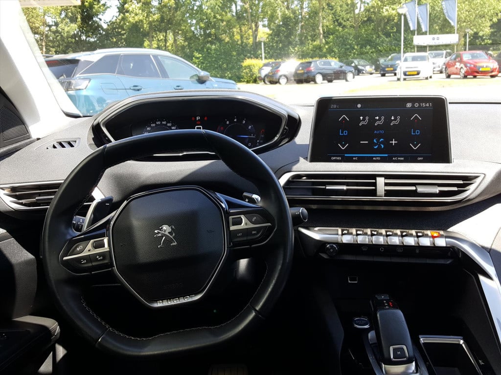 Peugeot 3008 1.2 130pk première automaat navigatie | trekhaak | panoramisch