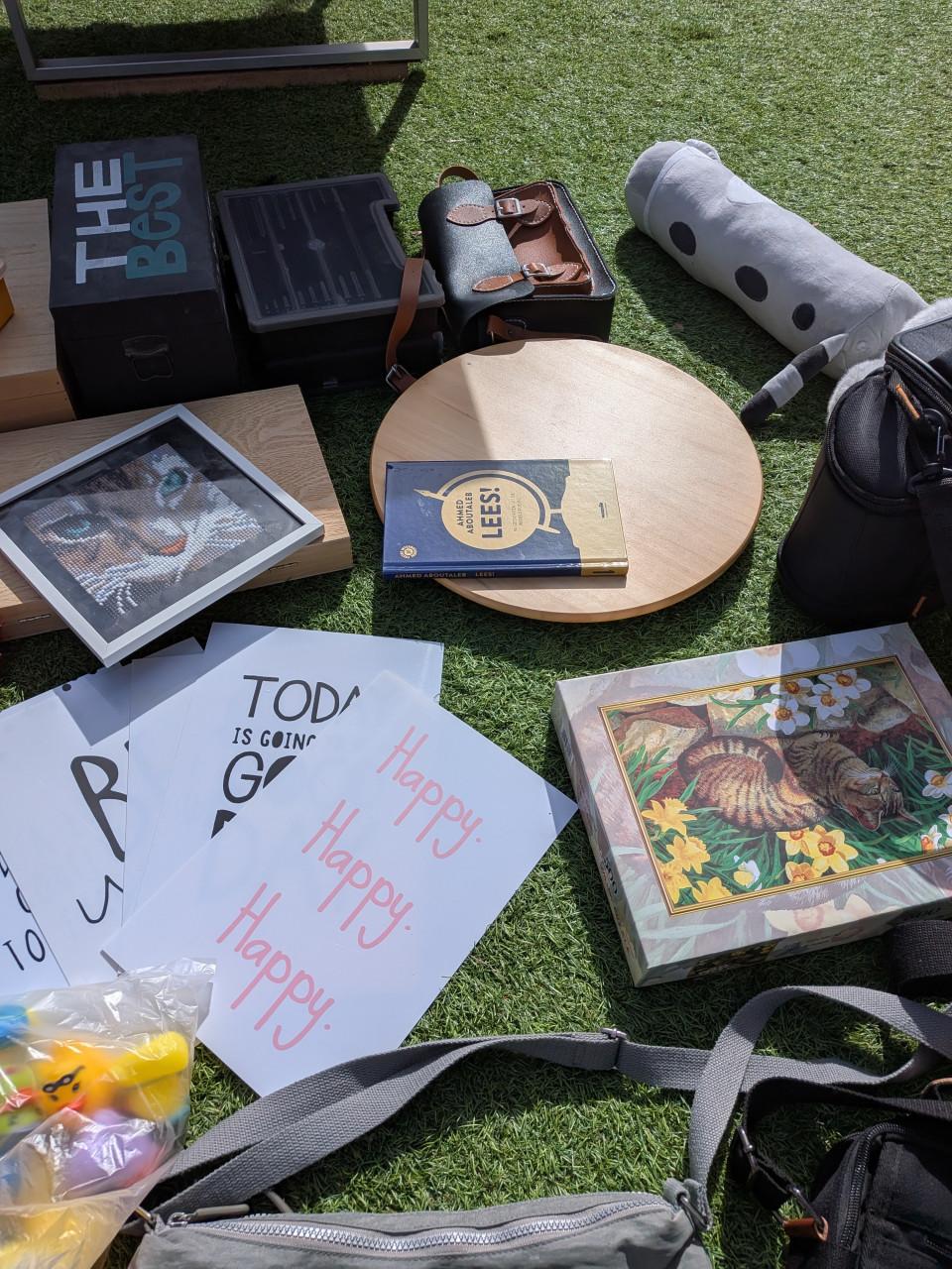 Gratis afhalen: 3 tassen met rommelmarktspullen