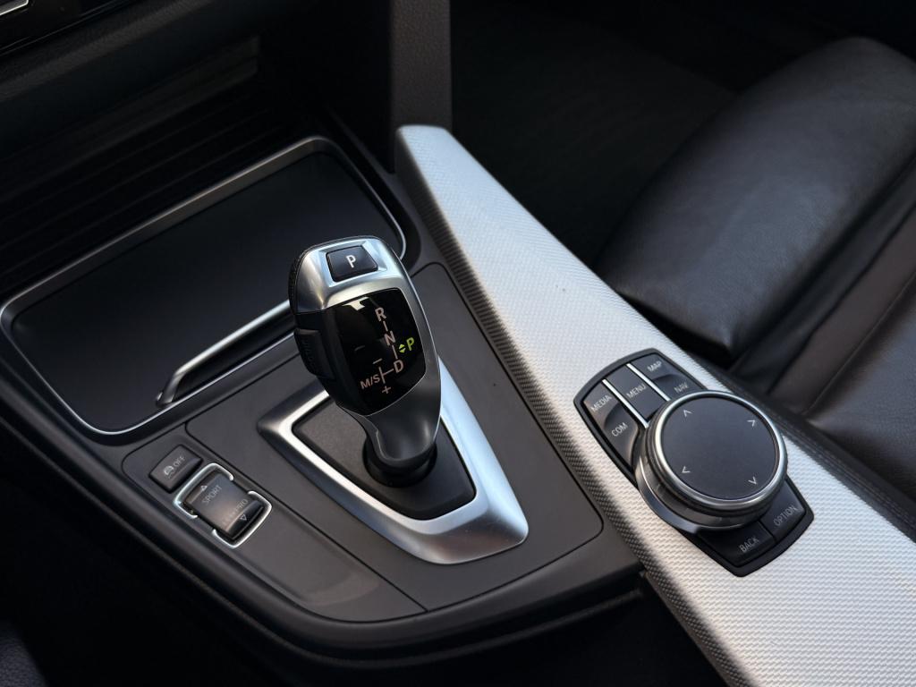 BMW 3-serie 318i m sport edition | cruise | leder | stoelverwarming | led |