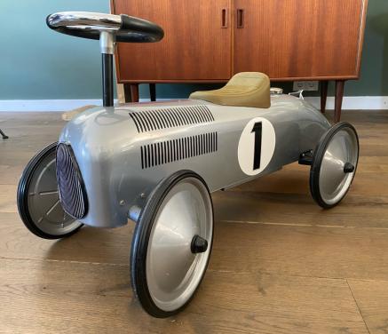 Metalen loopauto retro zilvergrijs
