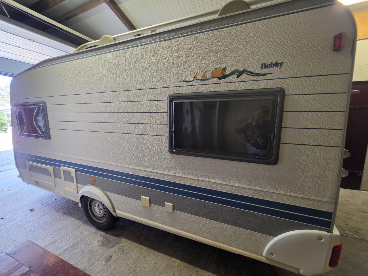 Caravan Hobby de luxe easy met mover voortent 2001