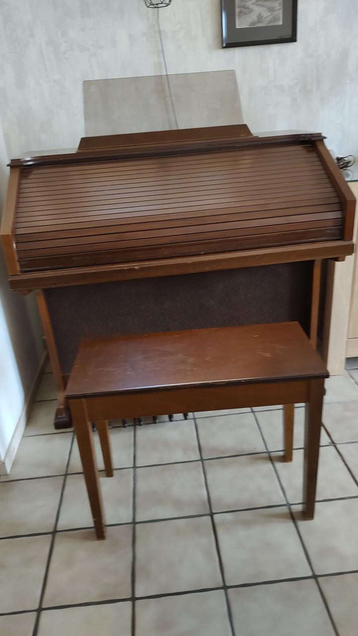 Electrisch orgel merk Eminent Solina f 225