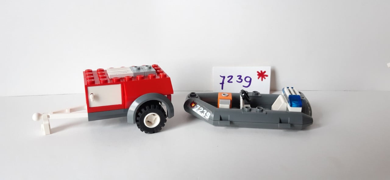 Lego 7239 brandweer ladderwagen met aanhanger en bootje