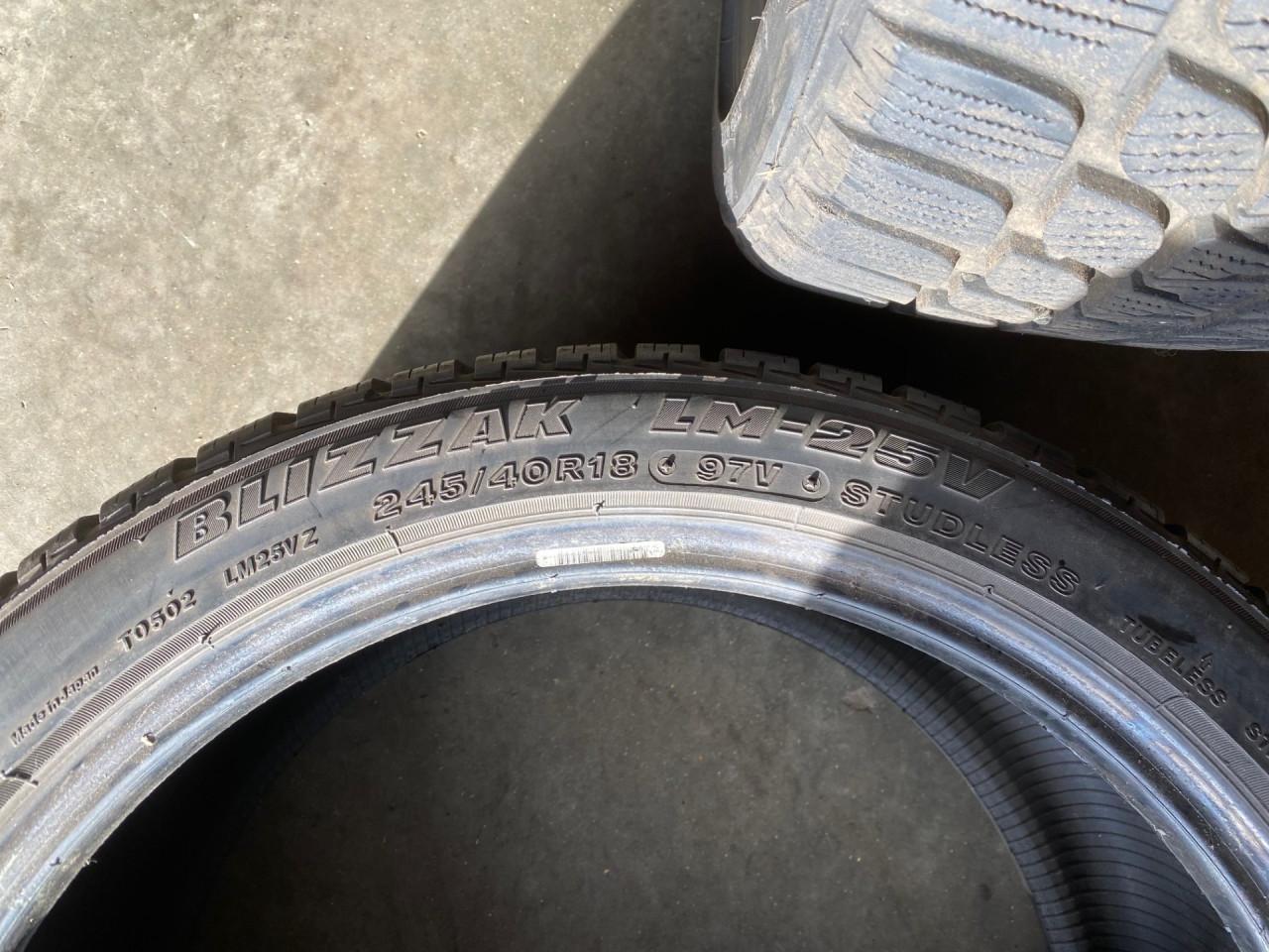 2 Banden 245-40-18 Bridgestone   97V