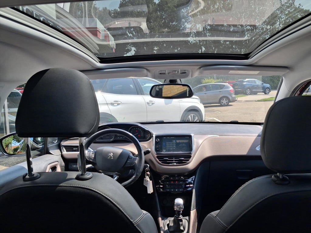 Peugeot 2008 1.2 puretech 130pk s&s allure navigatie | cruise & climate con