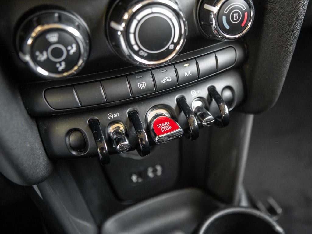 Mini One mini 1.2 102pk business | navigatie | bluetooth | park. sensoren |