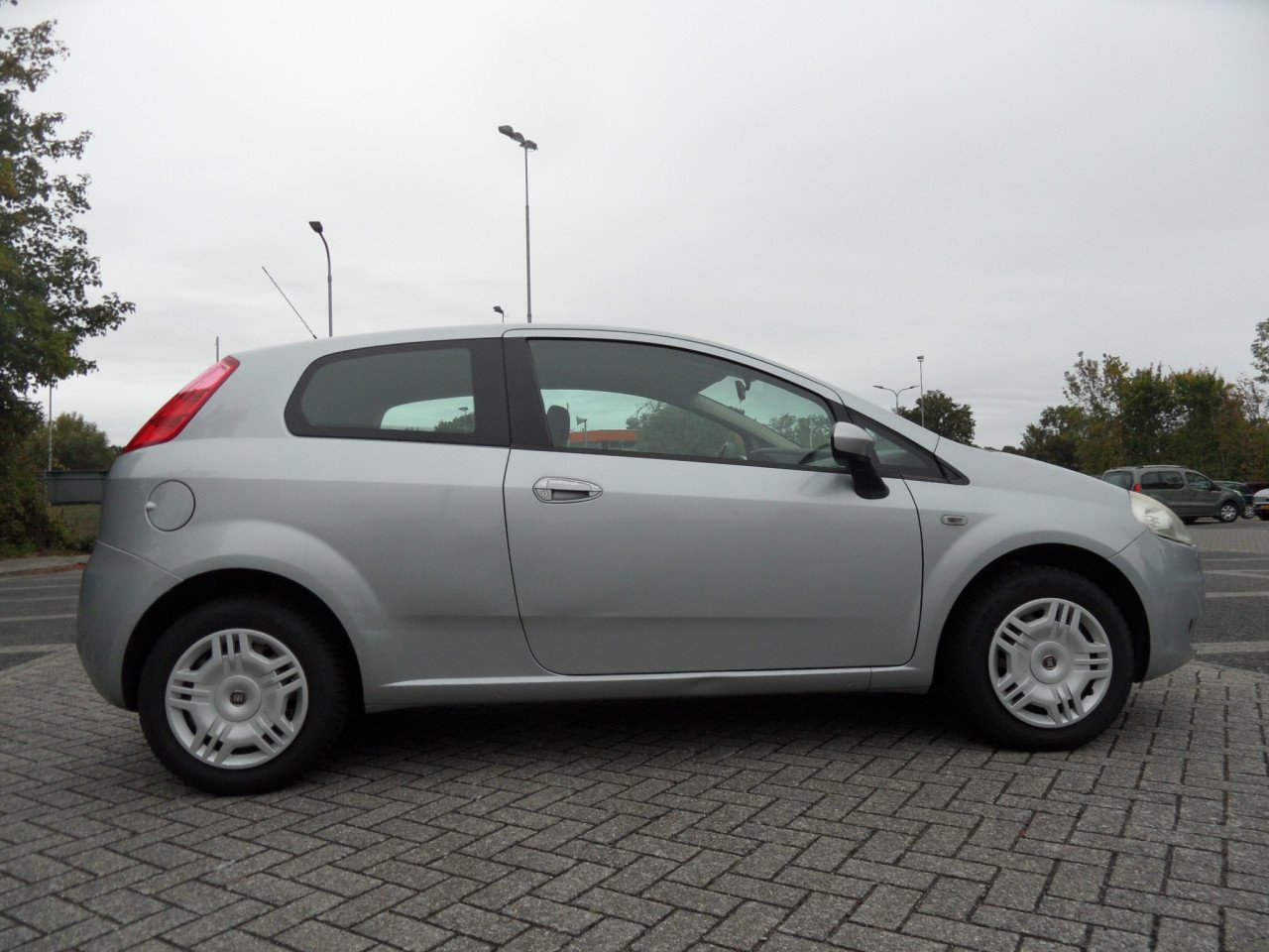 TE KOOP; FIAT Grande Punto 1.4 benzine, 77pk, handges., vrpr. 1700,-- Euro.