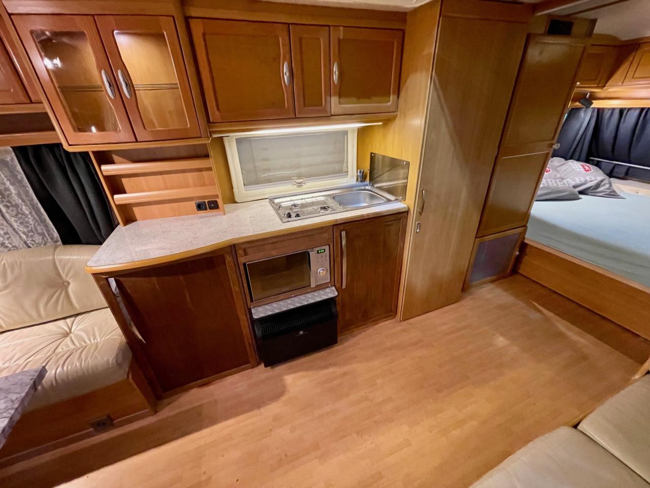 Tabbert Comtesse 620 (2006), ruime caravan met Dorema 4‑seizoenen voortent