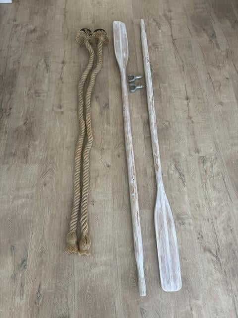2 decoratieve touwlampen + 2 authentieke houten roeiriemen (white wash)
