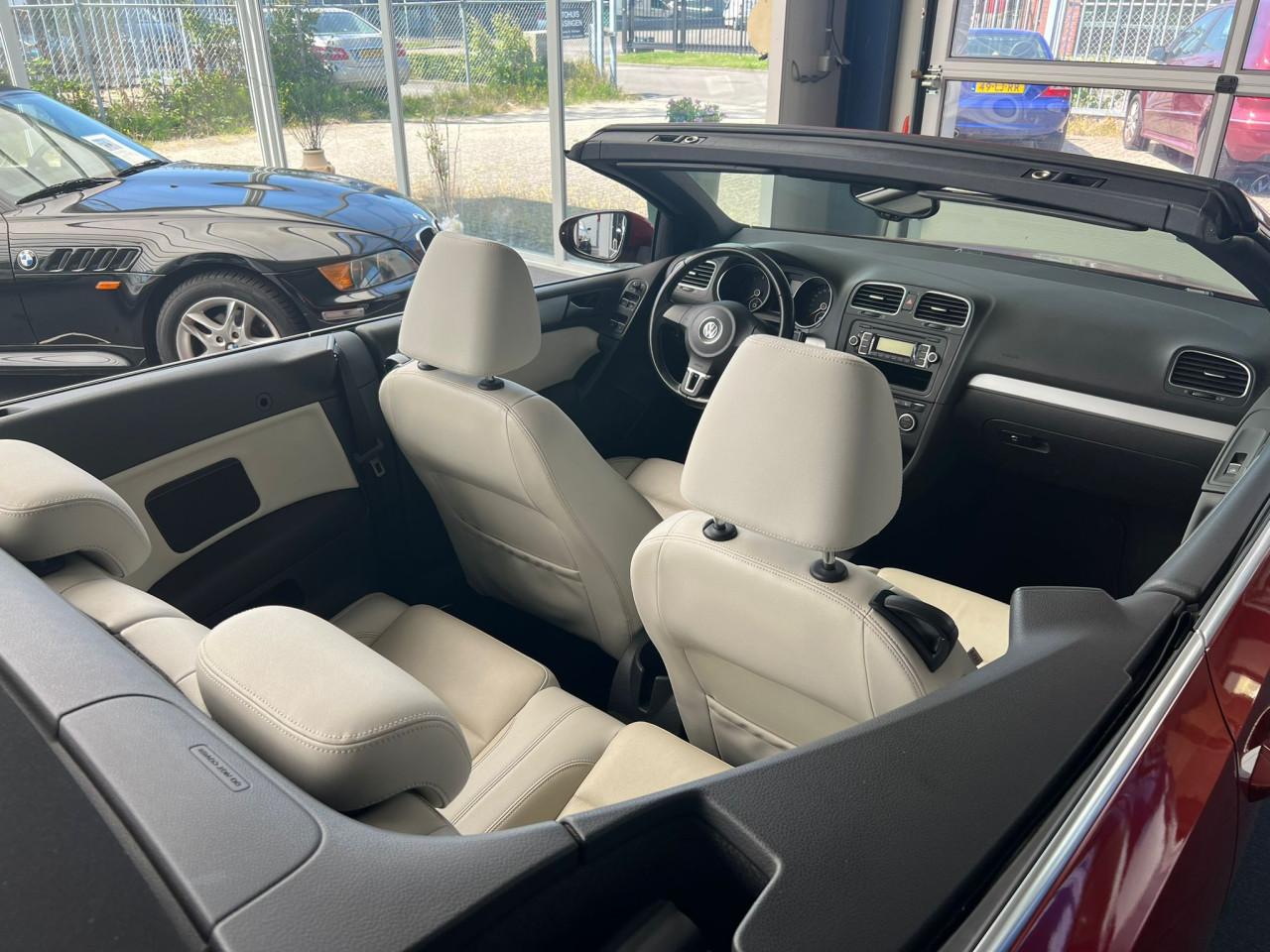 VW Golf Cabriolet uit 2012 met slechts 129.000 km LED/Airco/Leer