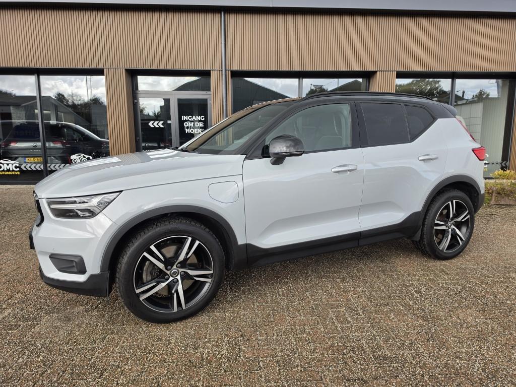 Volvo XC40 r design recharge plug-in hybrid lane assist | trekhaak | camera
