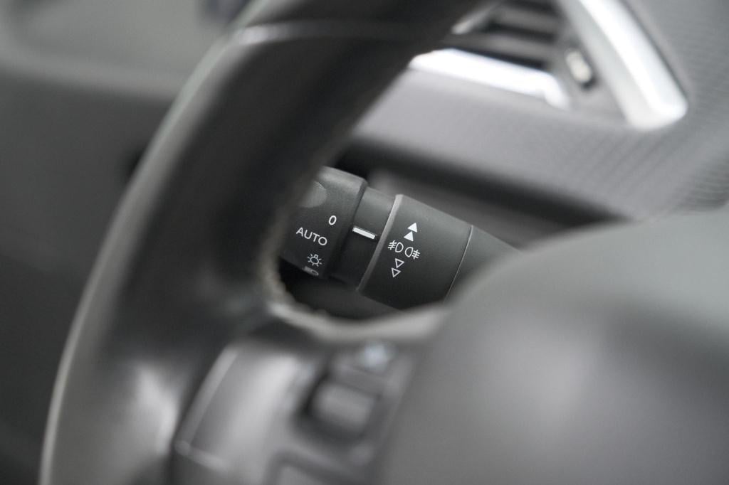 Peugeot 208 puretech 110 tech edition | camera | apple carplay | parkeersen