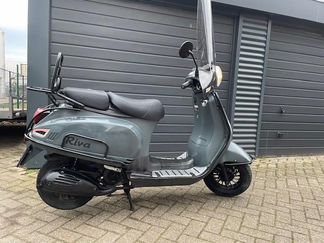 Zeer nette btc riva luxury full option beugels windscherm weinig km nu 899