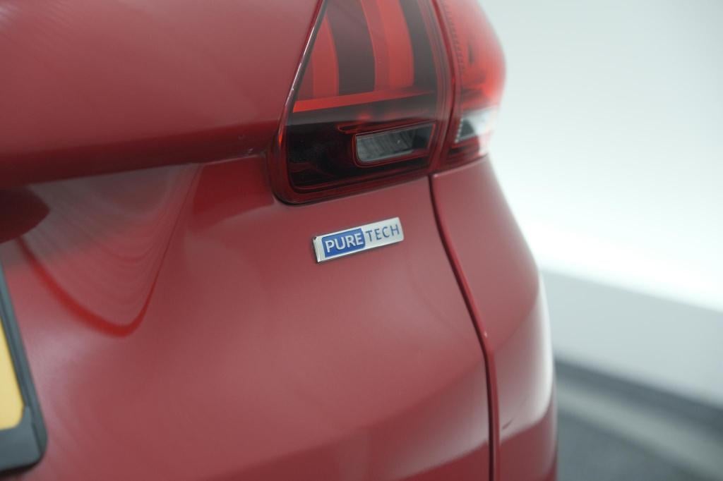 Peugeot 2008 1.2 puretech blue lease executive | all season banden | panora