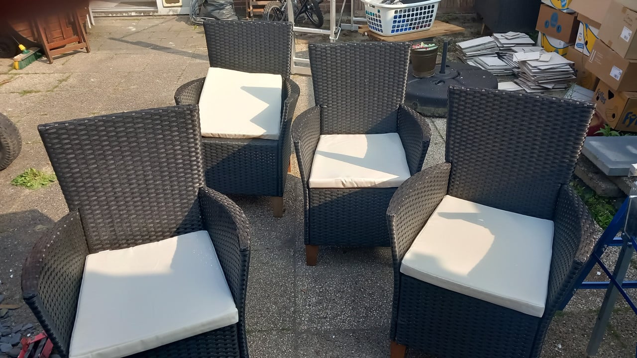 4 antraciet tuin stoelen met kussens
