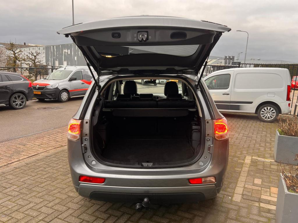 Mitsubishi Outlander 2.0 phev instyle