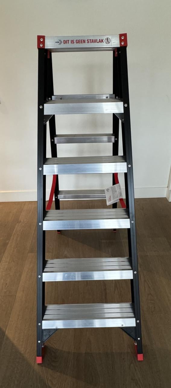 Trap 5 treden dubbel oploopbaar zwart gecoat NIEIW
